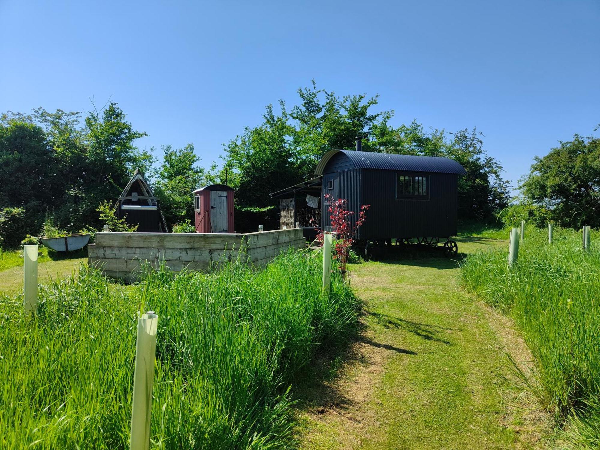 Stompy'S Hut Apartment Laxfield Bagian luar foto